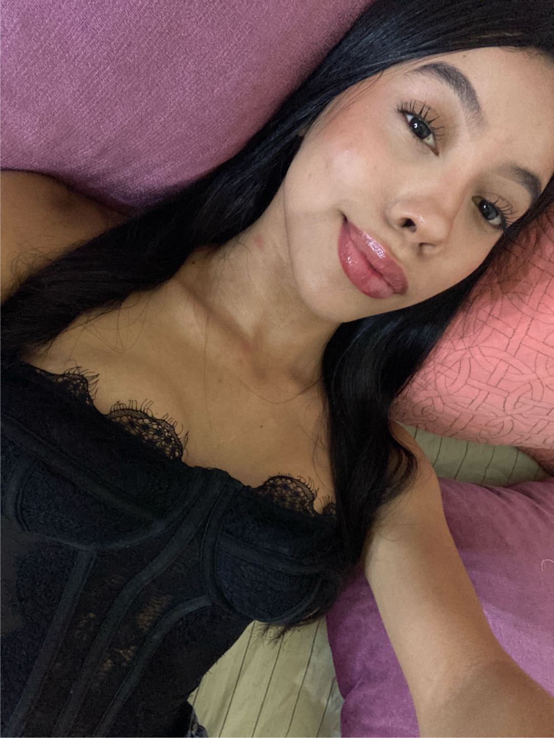 Lori, online in Colombia, on a one-to-one horny video call