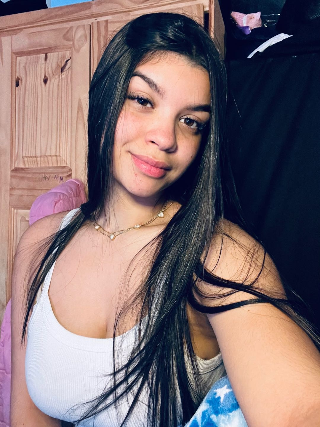 Rosy from Argentina, online for a flirty video chat