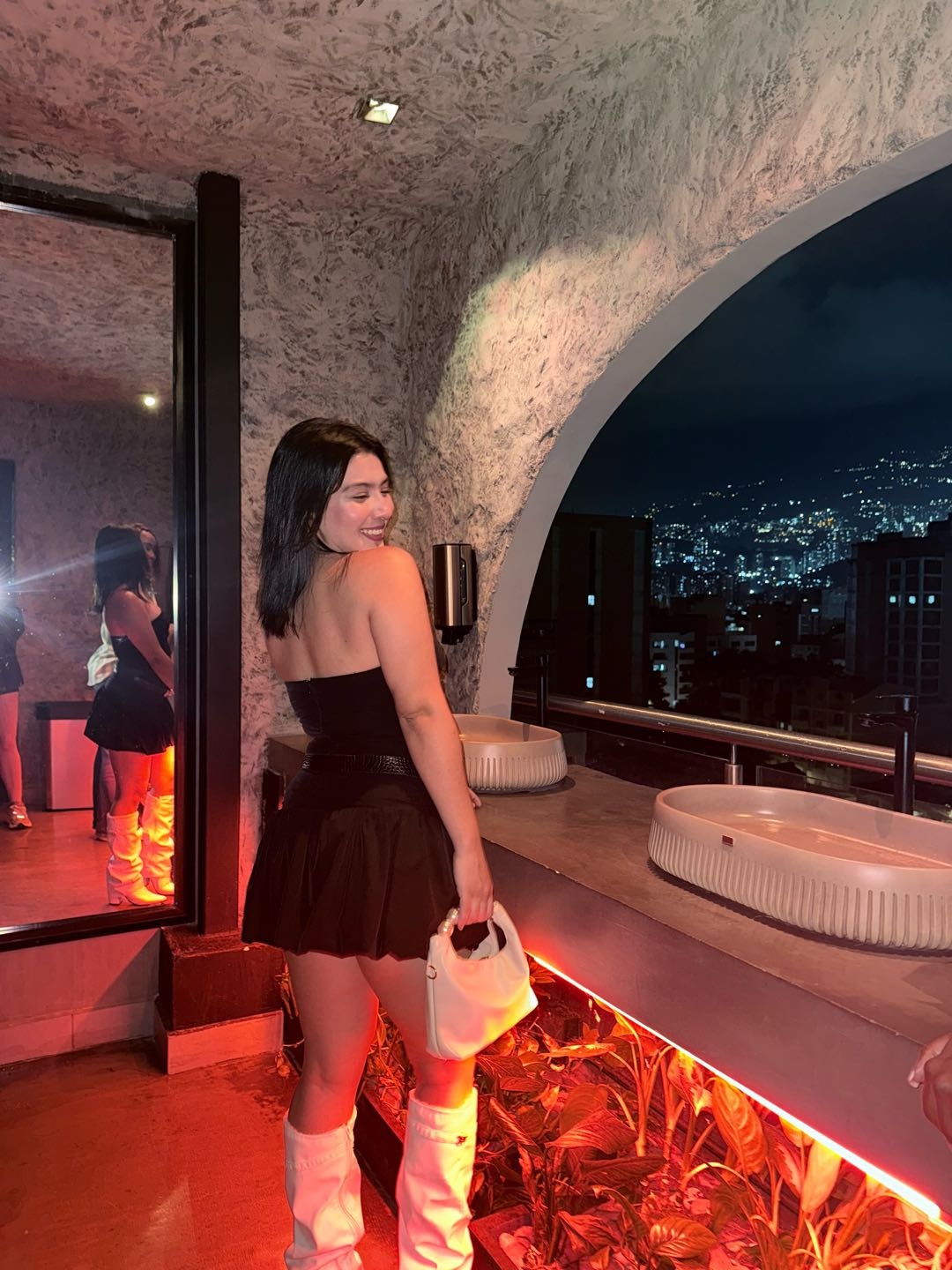 Girl waving hi at the start of a private chat